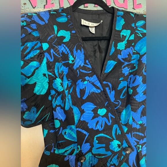 Vintage 80s Silk Floral Blue and Black Blazer with Rhinestone Button and Bow 1 - Picture 10 of 15